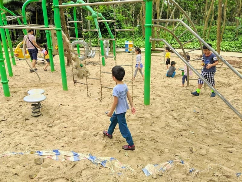 Khu chơi cát tại công viên mùa Hạ Ecopark